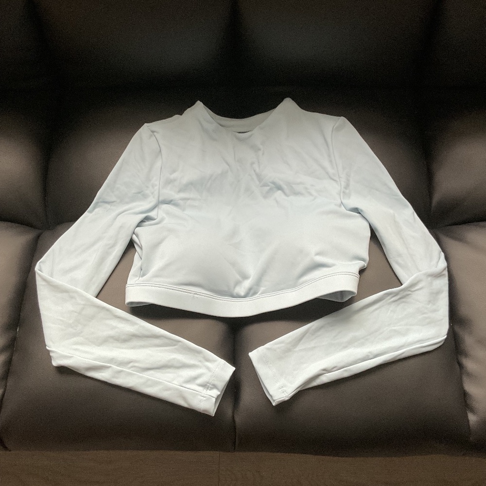 YoungLA Women’s Long Sleeve Crop Top Light Blue Open Back Athletic Size Medium